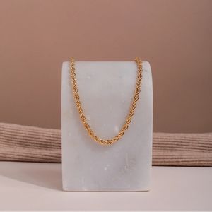 Limited Constance necklace